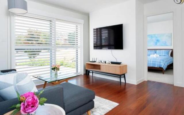 Luxury in Corlette - 4 Drungall Ave