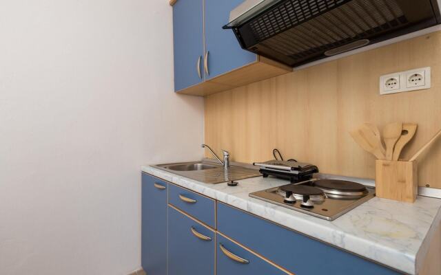 Beautiful Apartment in Lopar With 3 Bedrooms and Wifi