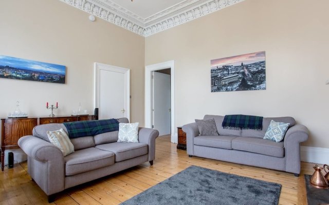 Old Town Stylish Apartment - 5 mins walk to Castle