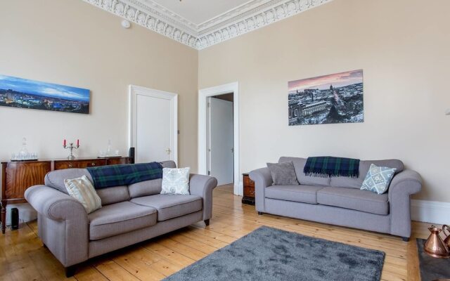 Old Town Stylish Apartment - 5 mins walk to Castle