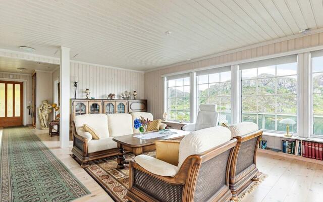 10 Person Holiday Home in Kalvag-by Traum