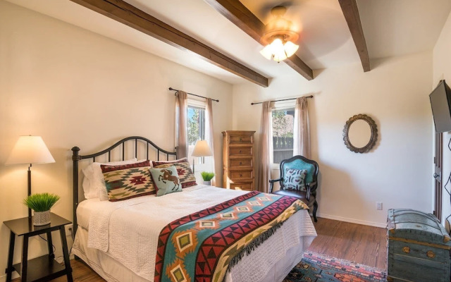 Encantada - Spacious and Luxurious Home, Walk to The Plaza