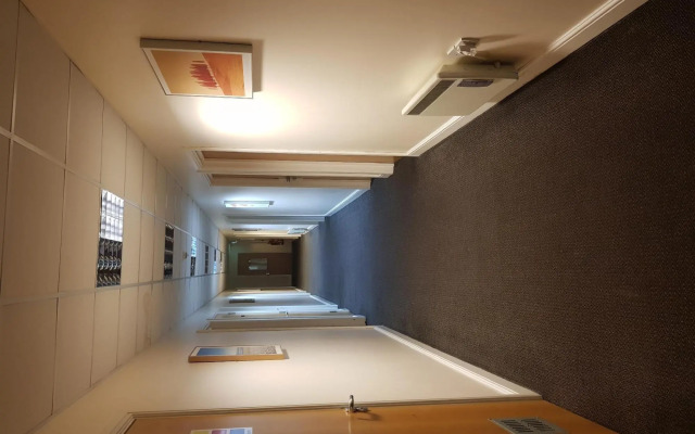 OYO Go2 Gloucester Hotel
