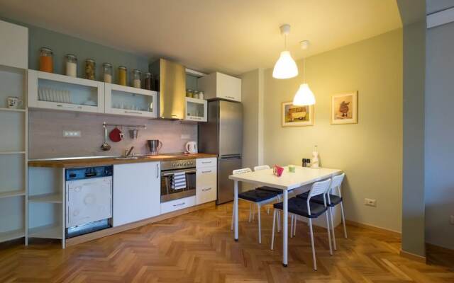 Fm Premium 1 Bdr Apartment Funky Design
