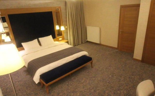 Garden Zara Hotel