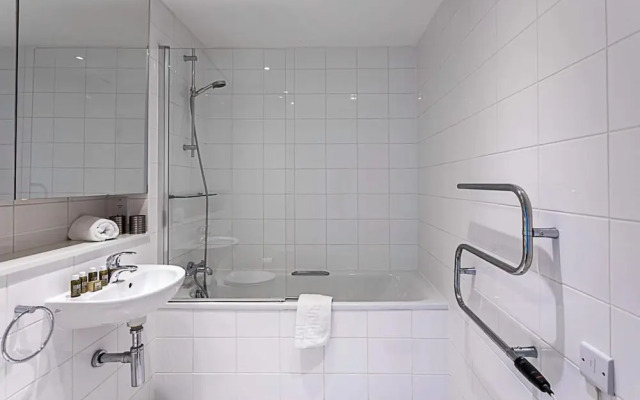 City-Close 1-Bed Apartment near Tower Hill