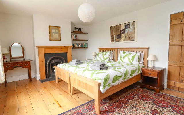 2 Ashby Place