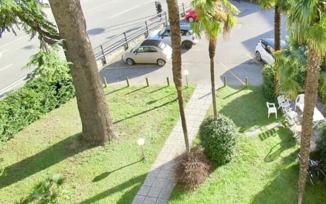 Tall Tree Apartment