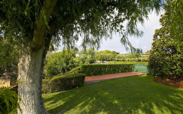 Bardolino Garden Pool Tennis on the Lake