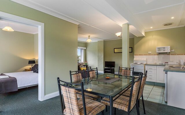 Smugglers Rest Apartments