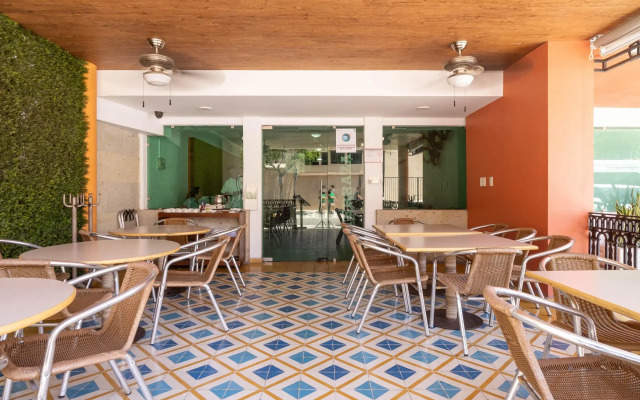 Azteca Inn