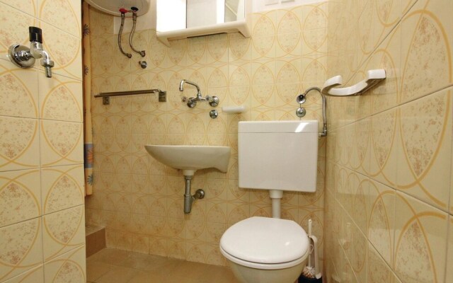 Amazing Home in Prizba With Wifi and 7 Bedrooms