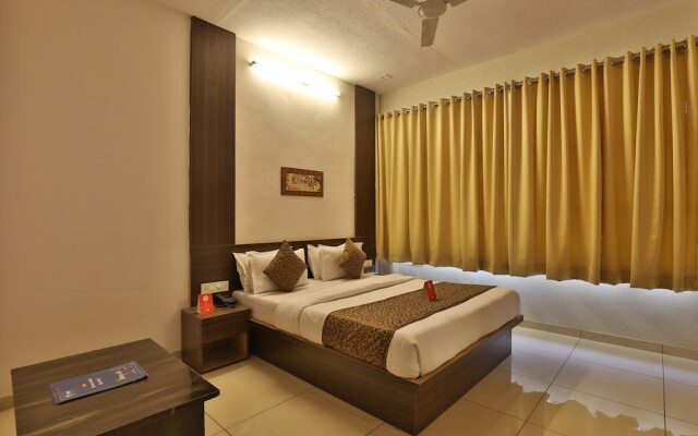 OYO 11649 Hotel Mahima