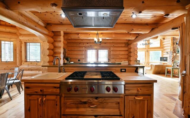 Osprey Lake Cabin 4 Bedroom Home by RedAwning