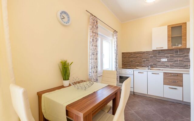 Apartment Ana - free parking: A4 Stanici, Riviera Omis