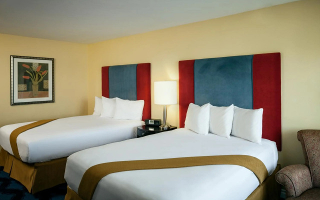 Plaza Inn & Suites at Ashland Creek