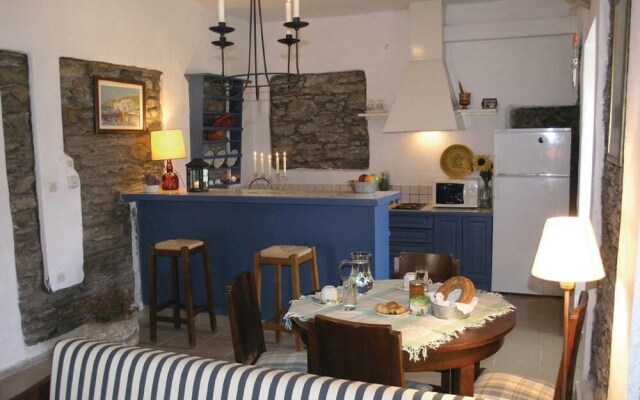 "Aura" apt in Stone Tower 1690 • Andros