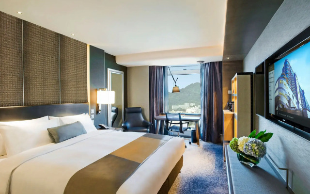 Royal Plaza Hotel