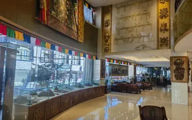 Minshan Tibet National Hotel (Zhaji Temple)