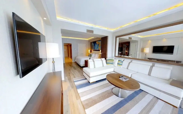 Beachfront Condo in Central Beach