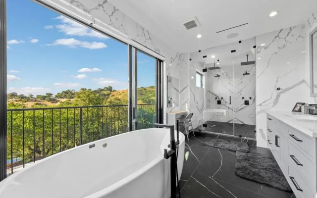 Oak Haven Sanctuary - Grand Estate With Pool, Guest House & Scenic Views