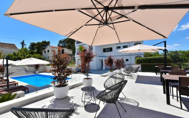 Mediterraneo Garden Apartments