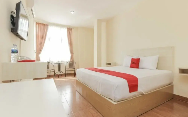 RedDoorz Plus near Jembatan Musi II Palembang