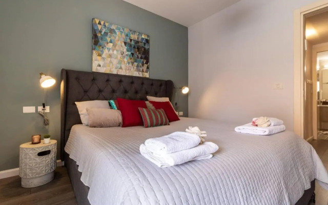King David Residence Luxury 4 BD/Pool/Gym/Parking