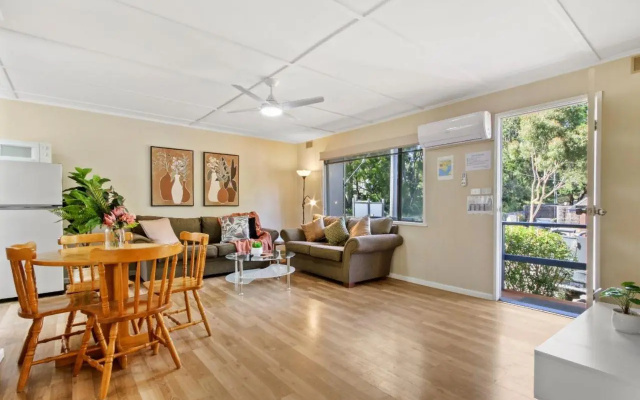 Metung Akora 2Bdrm Apartment 1 - Pets & Boats welcome! Close to Town, Free Wifi & Netflix – Balcony – Metung