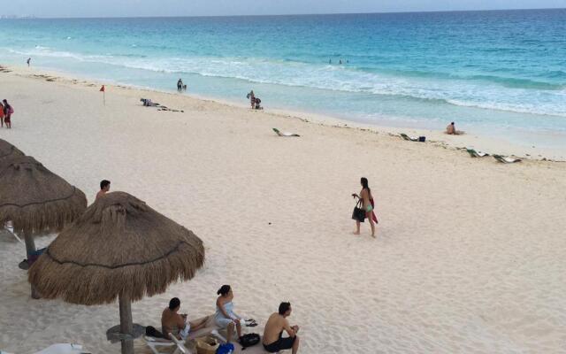 Cancun Plaza - Best Beach