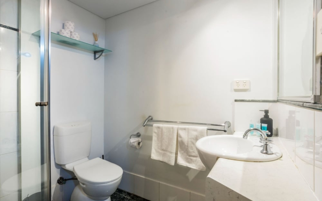 Roomy & Light-filled Apartment, Central Location