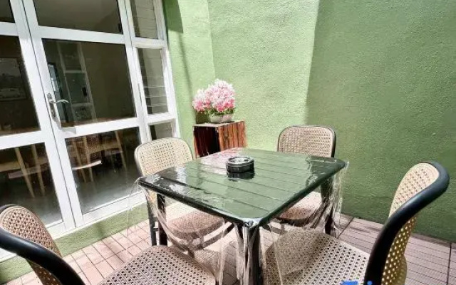 Karpal Singh Drive Seaside Georgetown 4BR-15pax by 3C