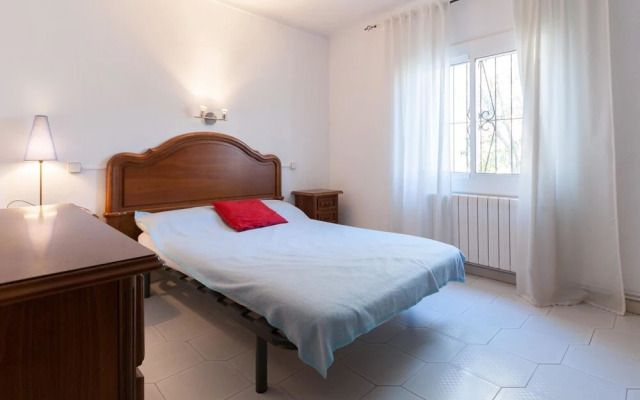 Sun-kissed Villa in L'escala With Swimming Pool