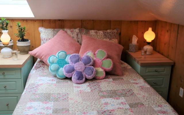 River Stone Inn & Gallery