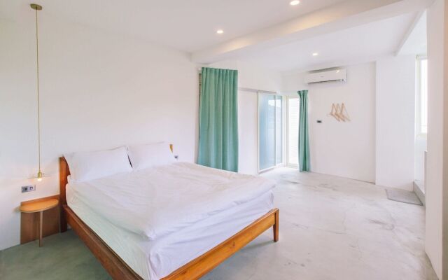 OwlStay Jiufen Green Ray