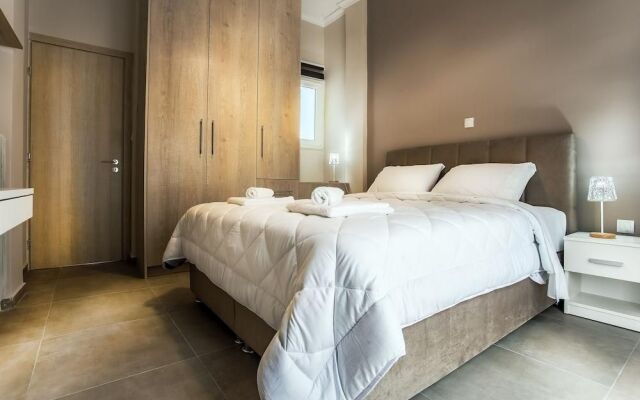 Spacious 3-Bedroom Apartment 90M From Train