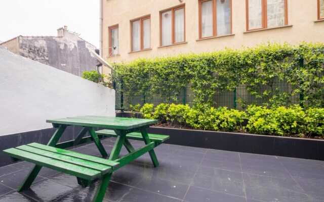 Home With Private Garden Close to Osmanbey Metro