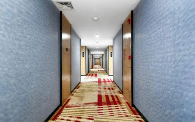 Lanli Lily Hotel (Yangjiang East Huicheng Branch)