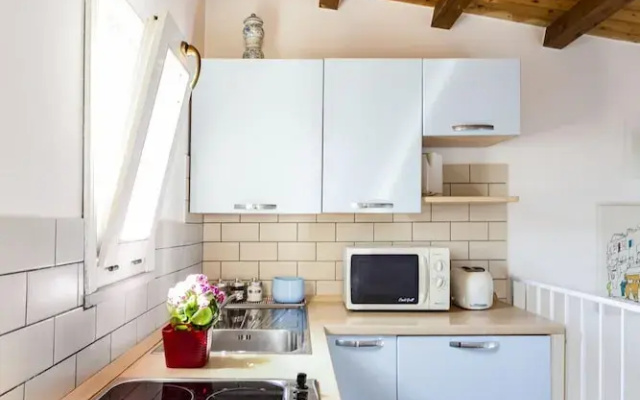 Salomone Apartment 13 With Terrace by Wonderful Italy