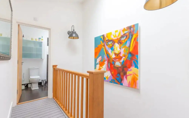 Spacious 2 Bedroom Apartment in Converted Warehouse in Brixton