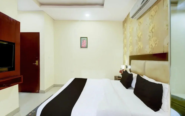 Luxury Stays With Pool Near Akshardham Temple