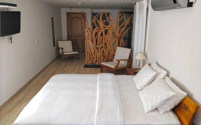 Zephyros Hotel
