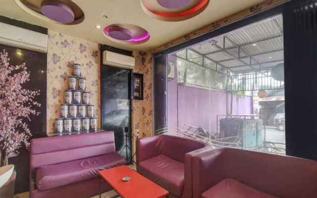 OYO 92040 Superstar Kost Dan Homestay
