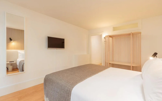 Flores S in Porto With 1 Bedrooms and 1 Bathrooms