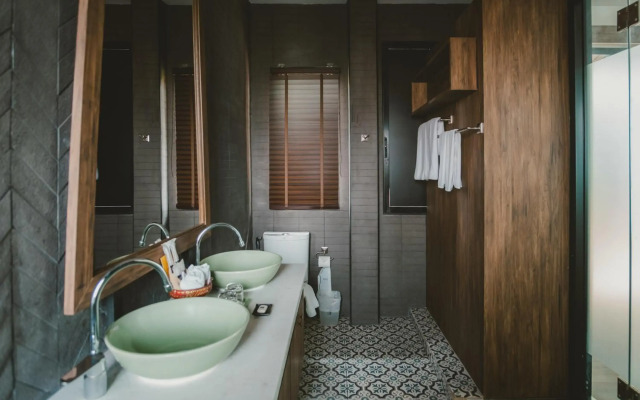 THEE Kashatharn by TH District