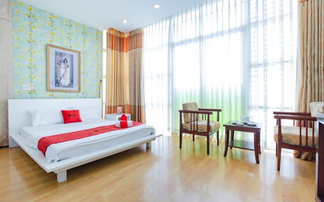 RedDoorz Plus @ Nguyen Thi Thap Street
