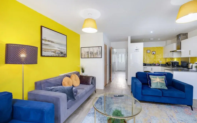 Foxherne 6 Bed & 3 Bath Serviced Hse -20