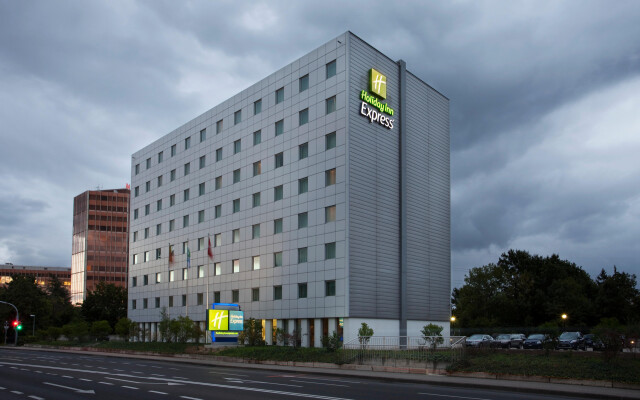 Holiday Inn Express Geneva Airport, an IHG Hotel