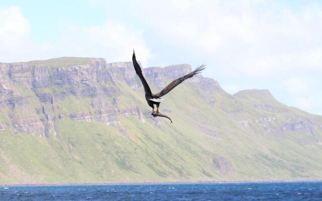 Little Fox Lodge Hideaway Glencoe - 5 Star with Hot Tub overlooking Loch Linnhe