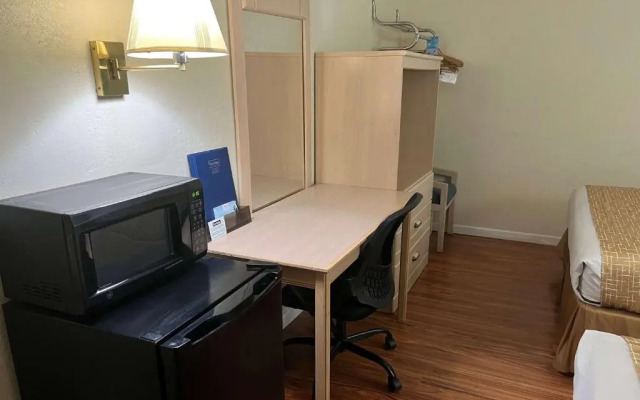 Travelodge By Wyndham Holbrook